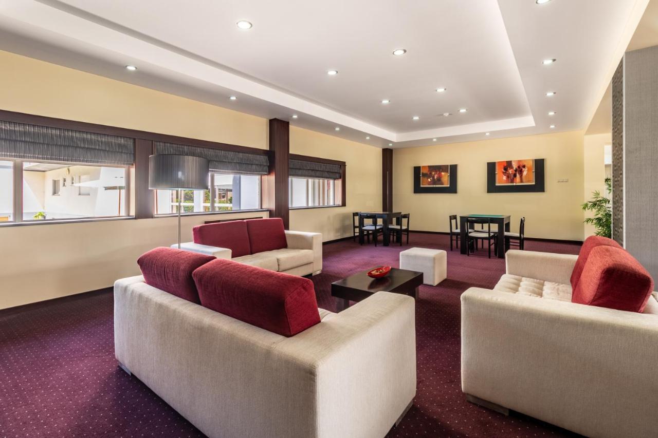 Hotel Colmeia Monte Real Bagian luar foto
