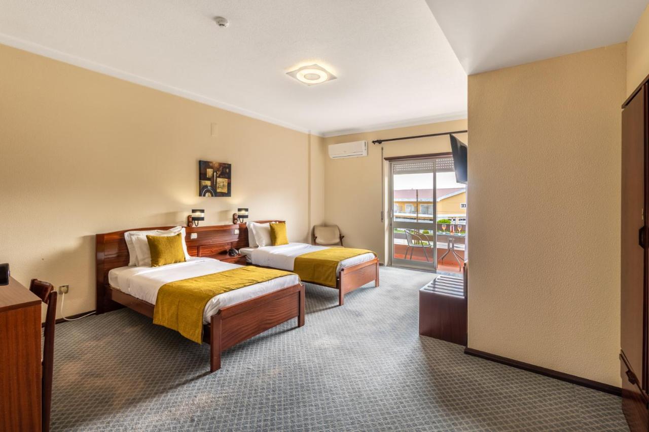 Hotel Colmeia Monte Real Bagian luar foto
