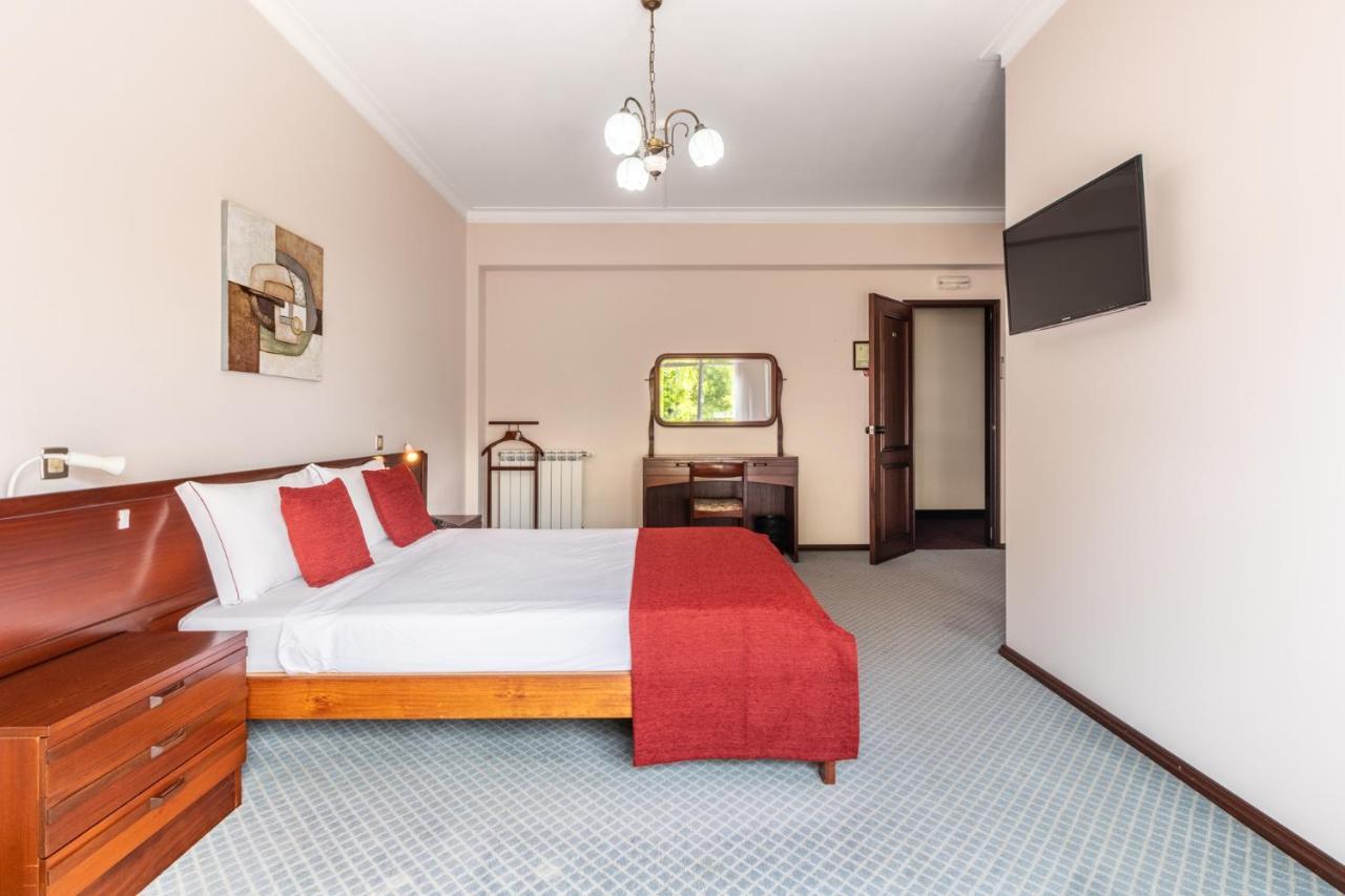 Hotel Colmeia Monte Real Bagian luar foto