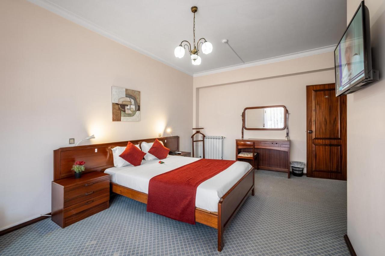 Hotel Colmeia Monte Real Bagian luar foto