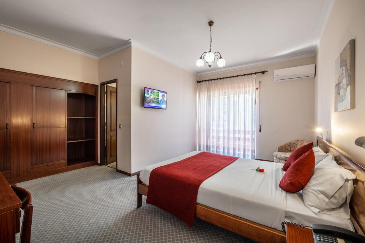 Hotel Colmeia Monte Real Bagian luar foto