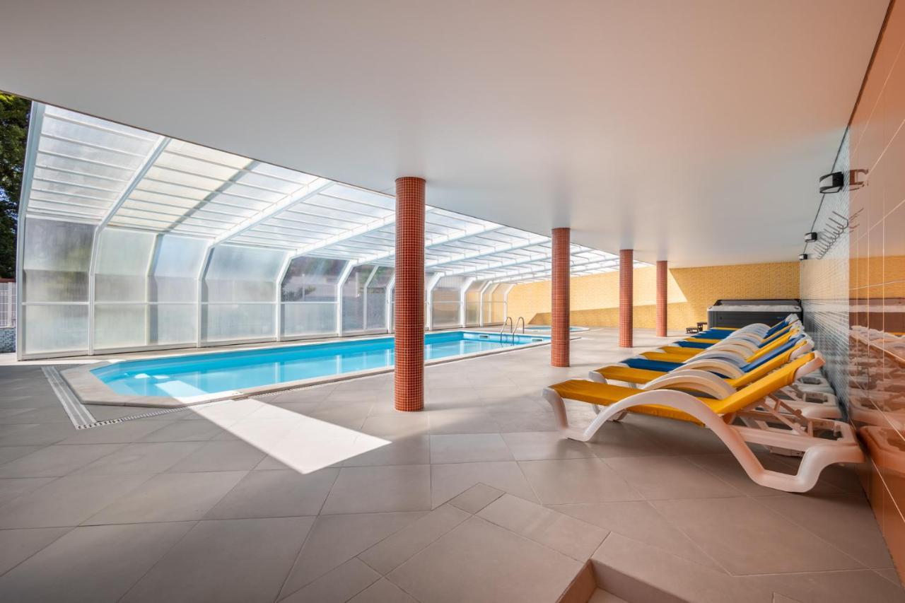 Hotel Colmeia Monte Real Bagian luar foto