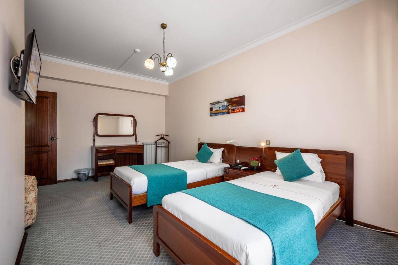 Hotel Colmeia Monte Real Bagian luar foto