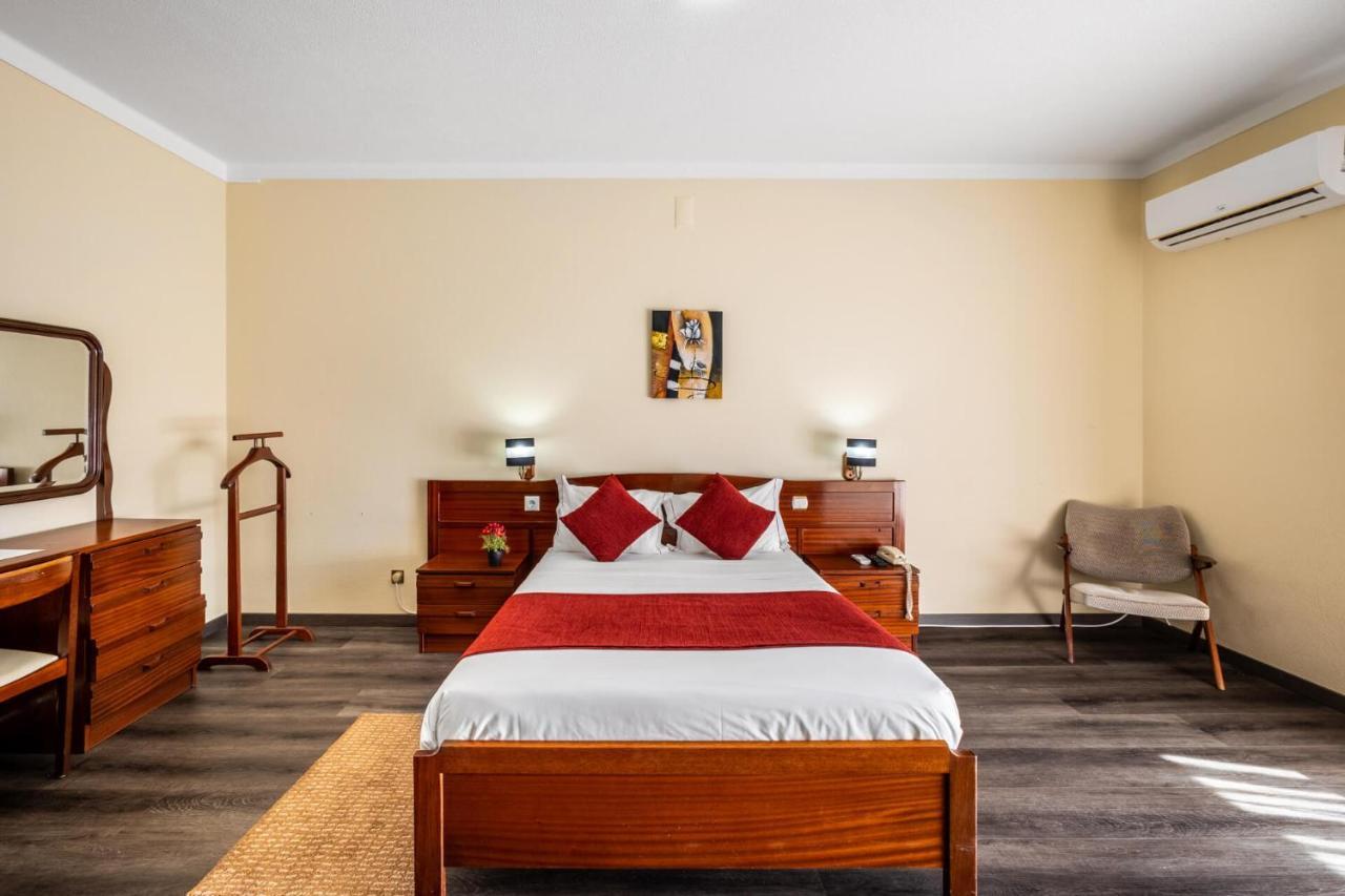 Hotel Colmeia Monte Real Bagian luar foto