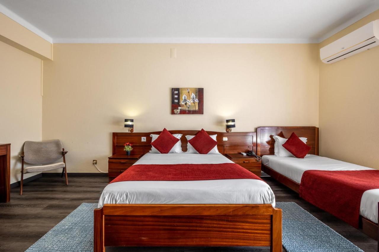Hotel Colmeia Monte Real Bagian luar foto